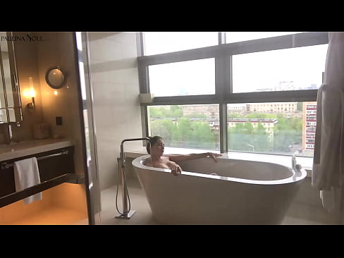 ❤️ Milžiniškas kūdikis aistringai masturbuoja savo putę vonios kambaryje ❤️ Seks video prie mūsų lt.123sex.ru ❌❤