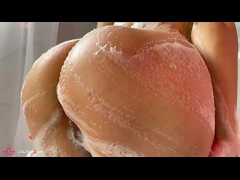❤️ Brunetė masturbuoja putytę su vibratoriumi iki intensyvaus orgazmo duše ❤️ Seks video prie mūsų lt.123sex.ru ❌❤
